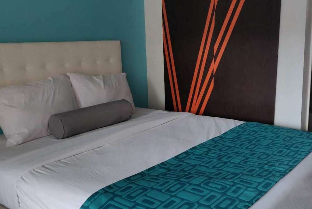 Howard Johnson By Wyndham Downtown Reno Quarto foto